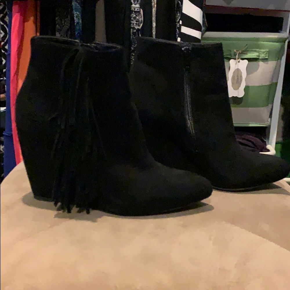 Suede fringed ankle boots with wedge heel